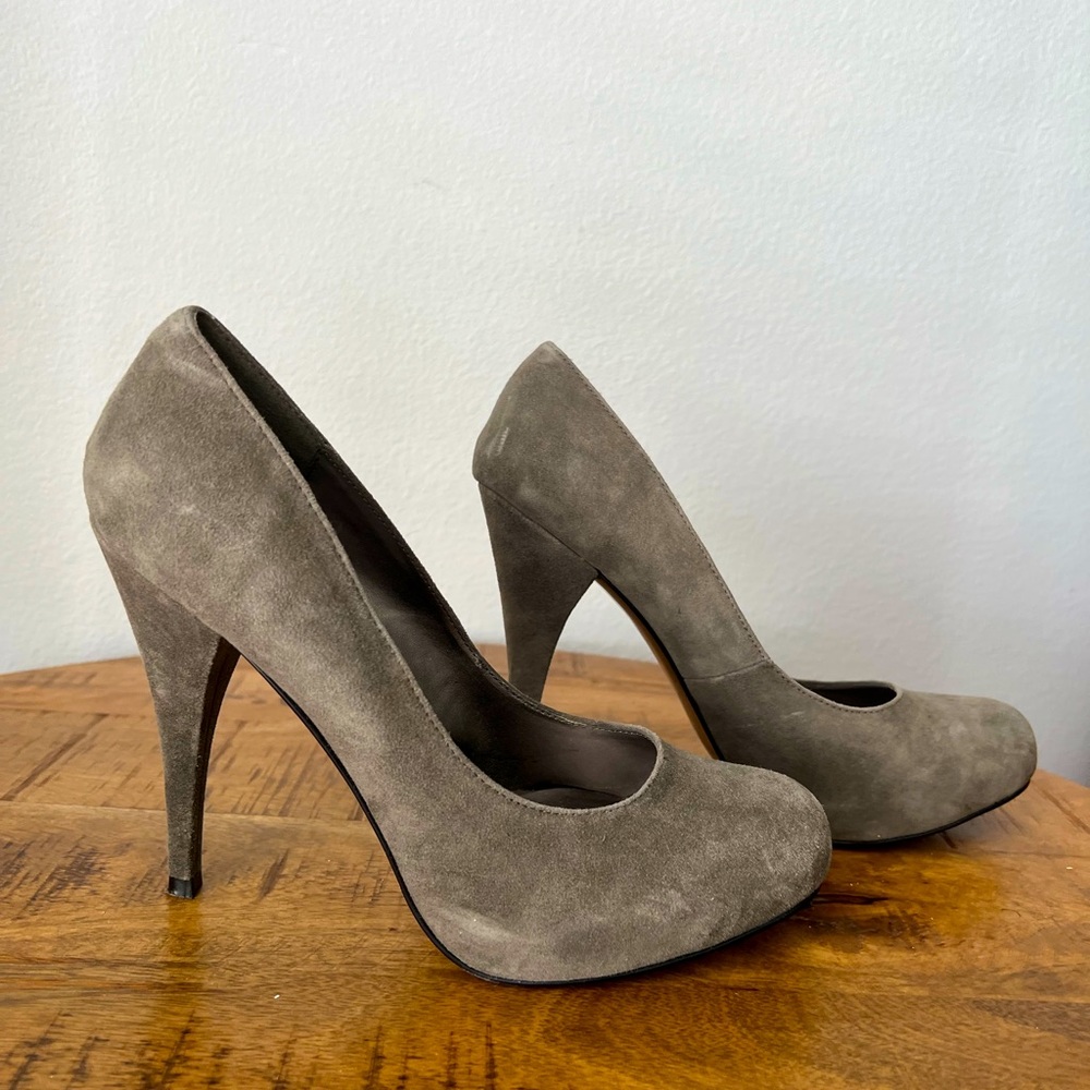 Grey Suede Heels TRINITIE